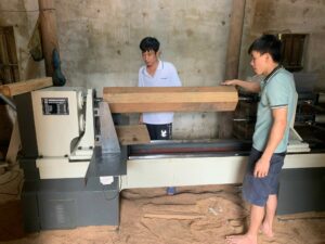 máy tiện gỗ cnc
