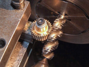 uu-nhuoc-diem-gia-cong-truc-vit-banh-rang-1