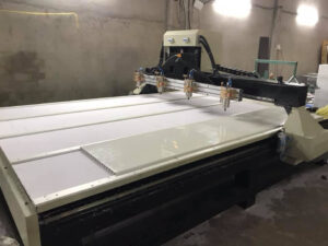 may-cat-nhua-cnc-gia-bao-nhieu