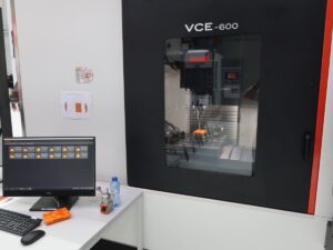 Chúng tôi là đơn vị bán máy phay CNC tại TPHCM có dịch vụ khách hàng chuyên nghiệp