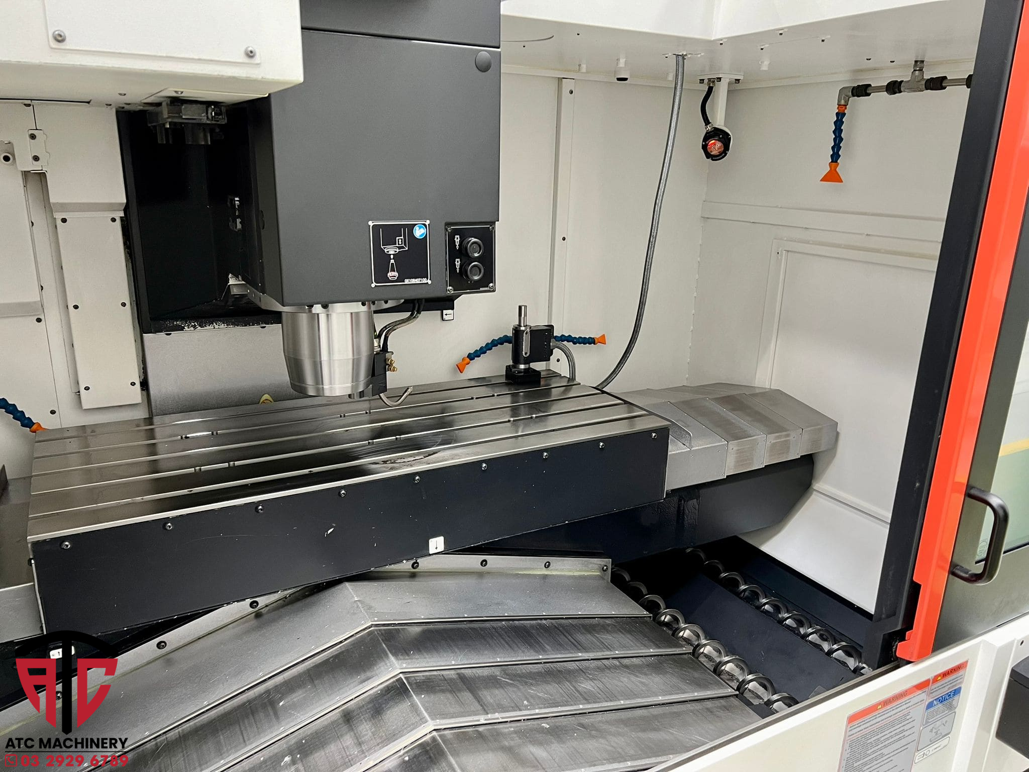 cau tao may cnc va cong dung cua tung bo phan 1 Cấu tạo máy CNC và công dụng của từng bộ phận 10 Bàn máy của máy CNC