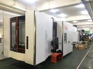 Máy trung tâm gia công CNC